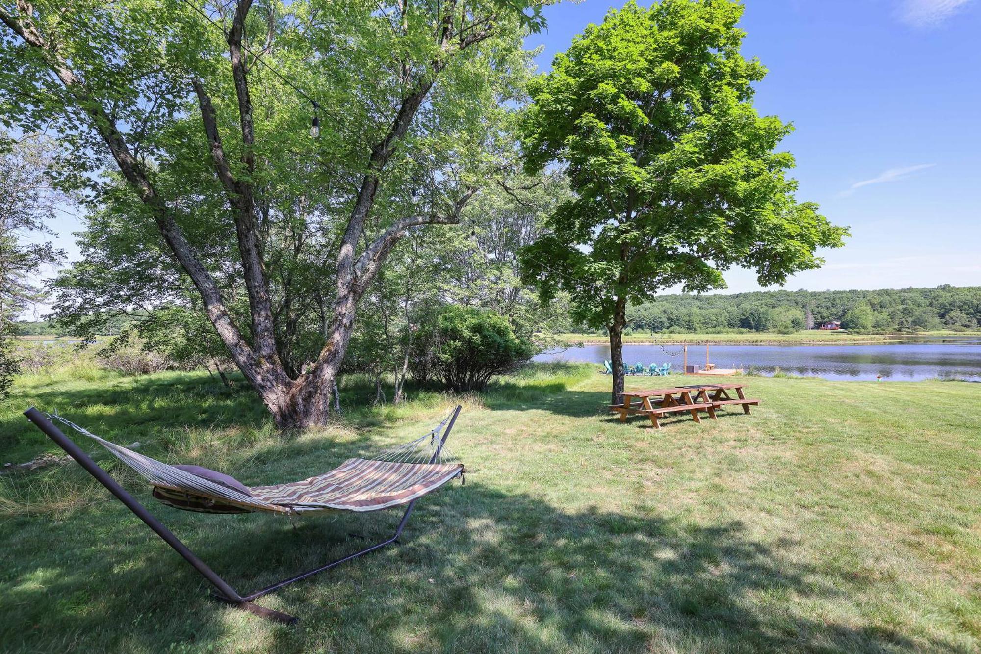 Poconos Brand New Lakefront Oasis 1 Acre, Hottub Gameroom Firepits Talk About Privacy Albrightsville 외부 사진