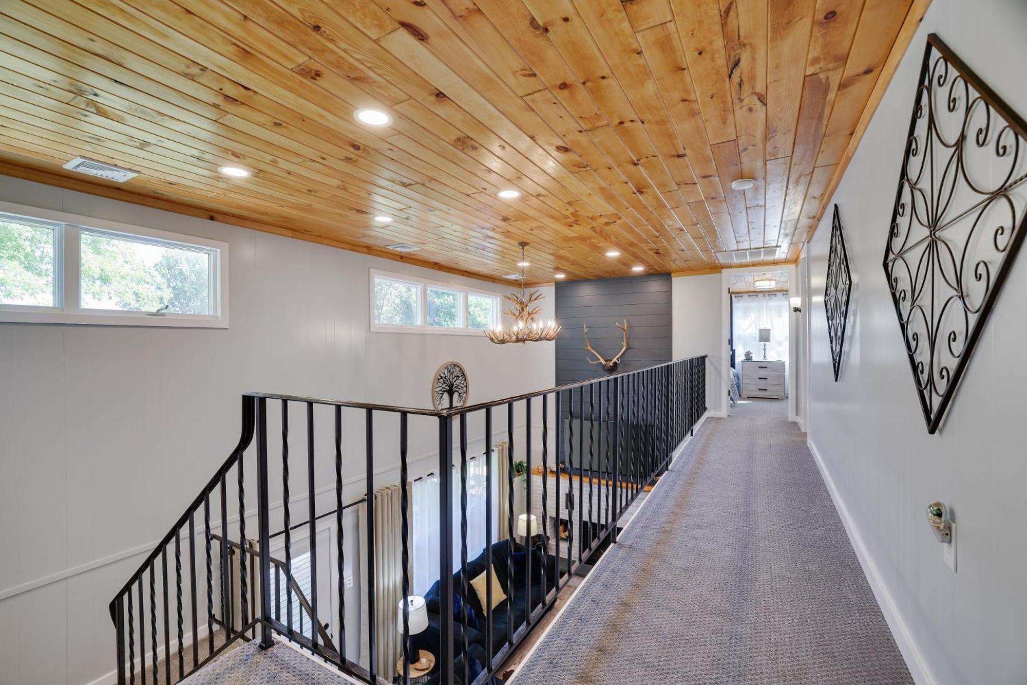 Poconos Brand New Lakefront Oasis 1 Acre, Hottub Gameroom Firepits Talk About Privacy Albrightsville 외부 사진