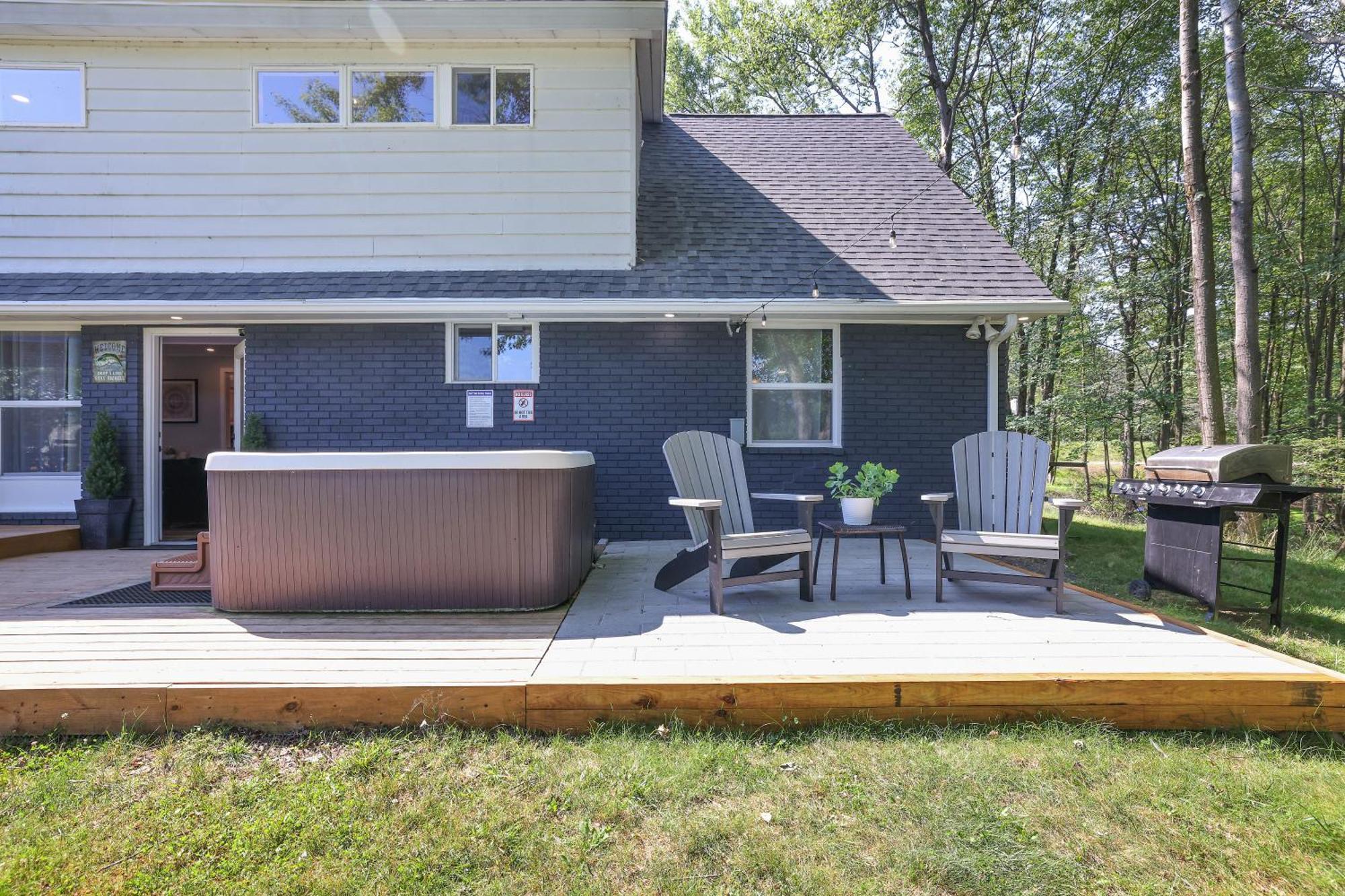 Poconos Brand New Lakefront Oasis 1 Acre, Hottub Gameroom Firepits Talk About Privacy Albrightsville 외부 사진