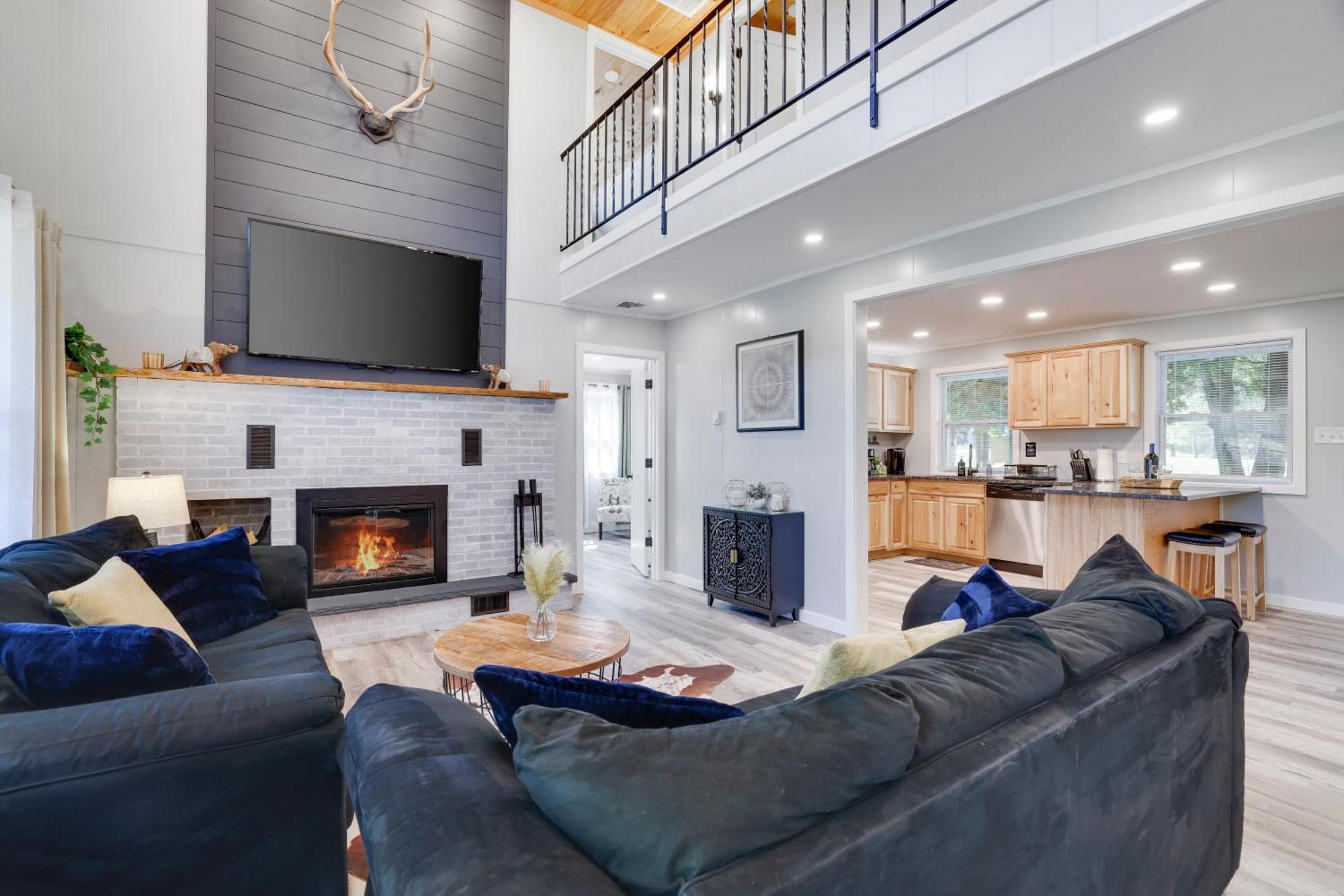 Poconos Brand New Lakefront Oasis 1 Acre, Hottub Gameroom Firepits Talk About Privacy Albrightsville 외부 사진