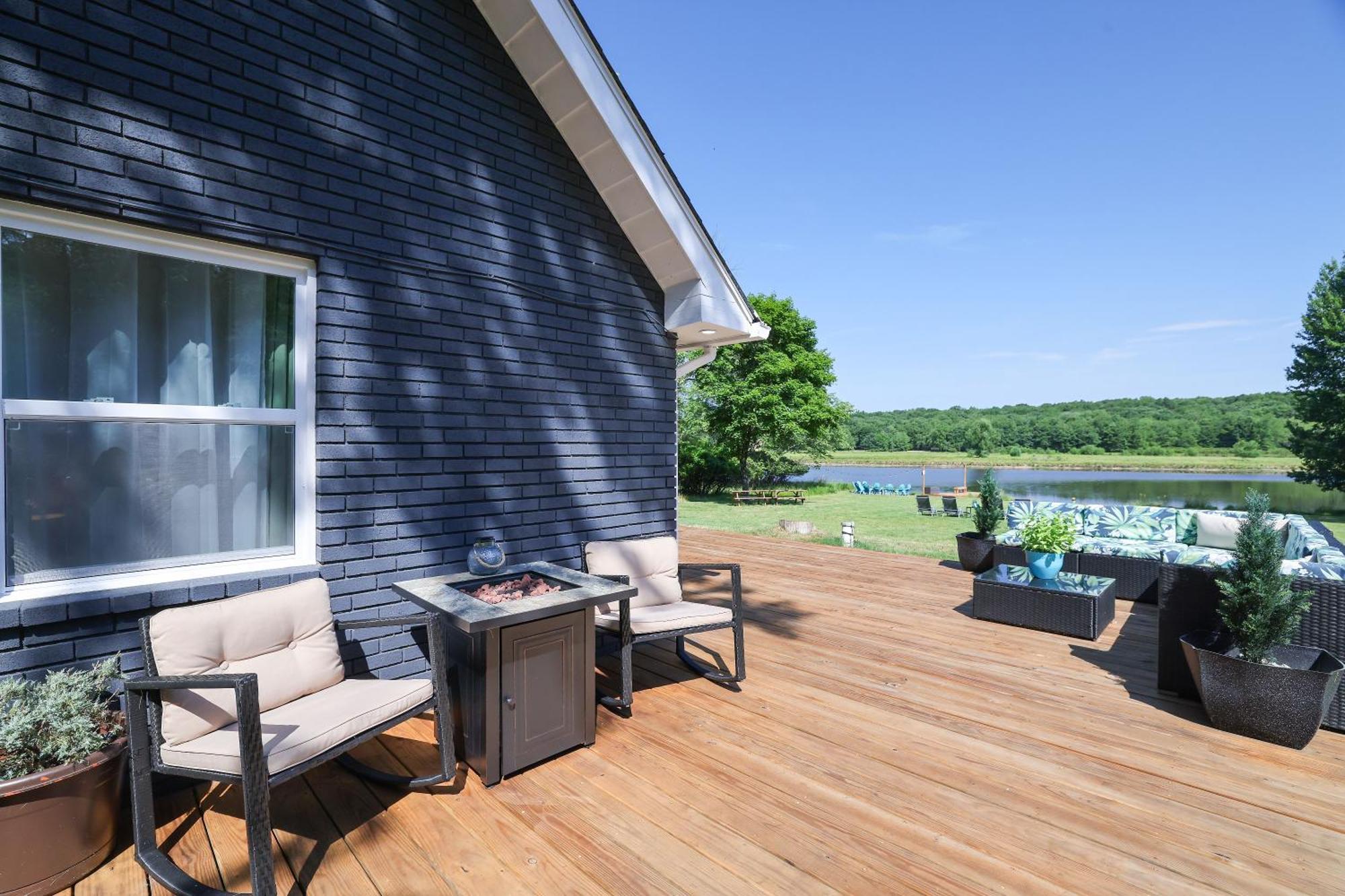 Poconos Brand New Lakefront Oasis 1 Acre, Hottub Gameroom Firepits Talk About Privacy Albrightsville 외부 사진