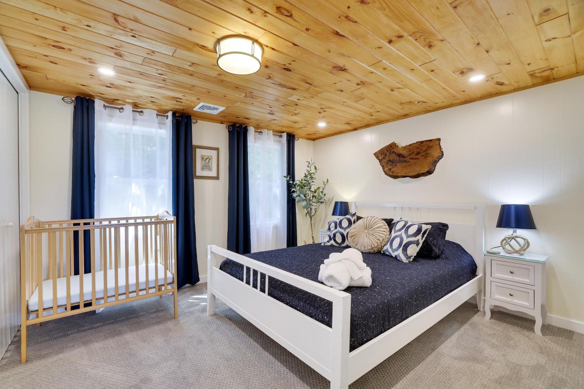 Poconos Brand New Lakefront Oasis 1 Acre, Hottub Gameroom Firepits Talk About Privacy Albrightsville 외부 사진