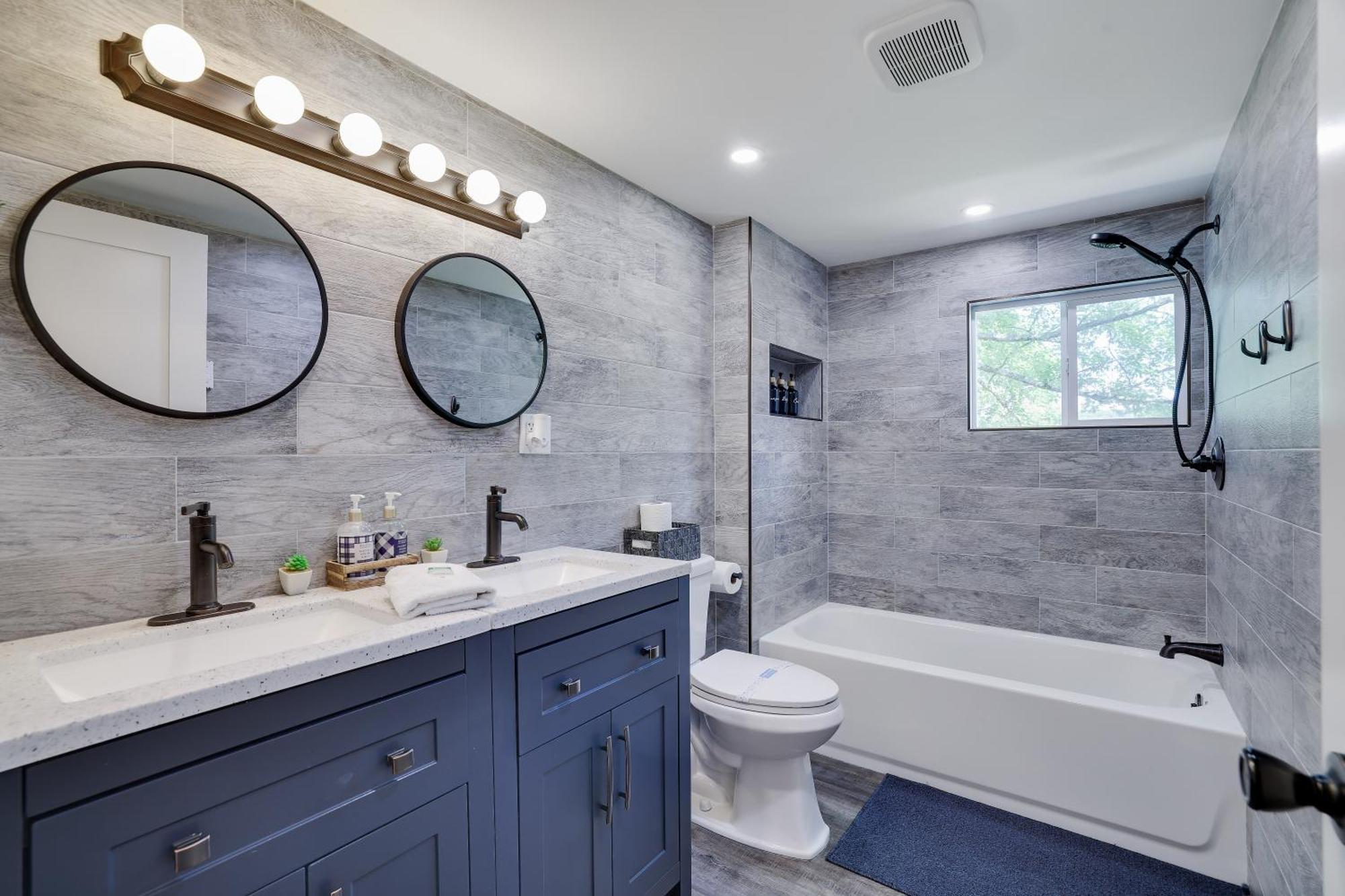 Poconos Brand New Lakefront Oasis 1 Acre, Hottub Gameroom Firepits Talk About Privacy Albrightsville 외부 사진