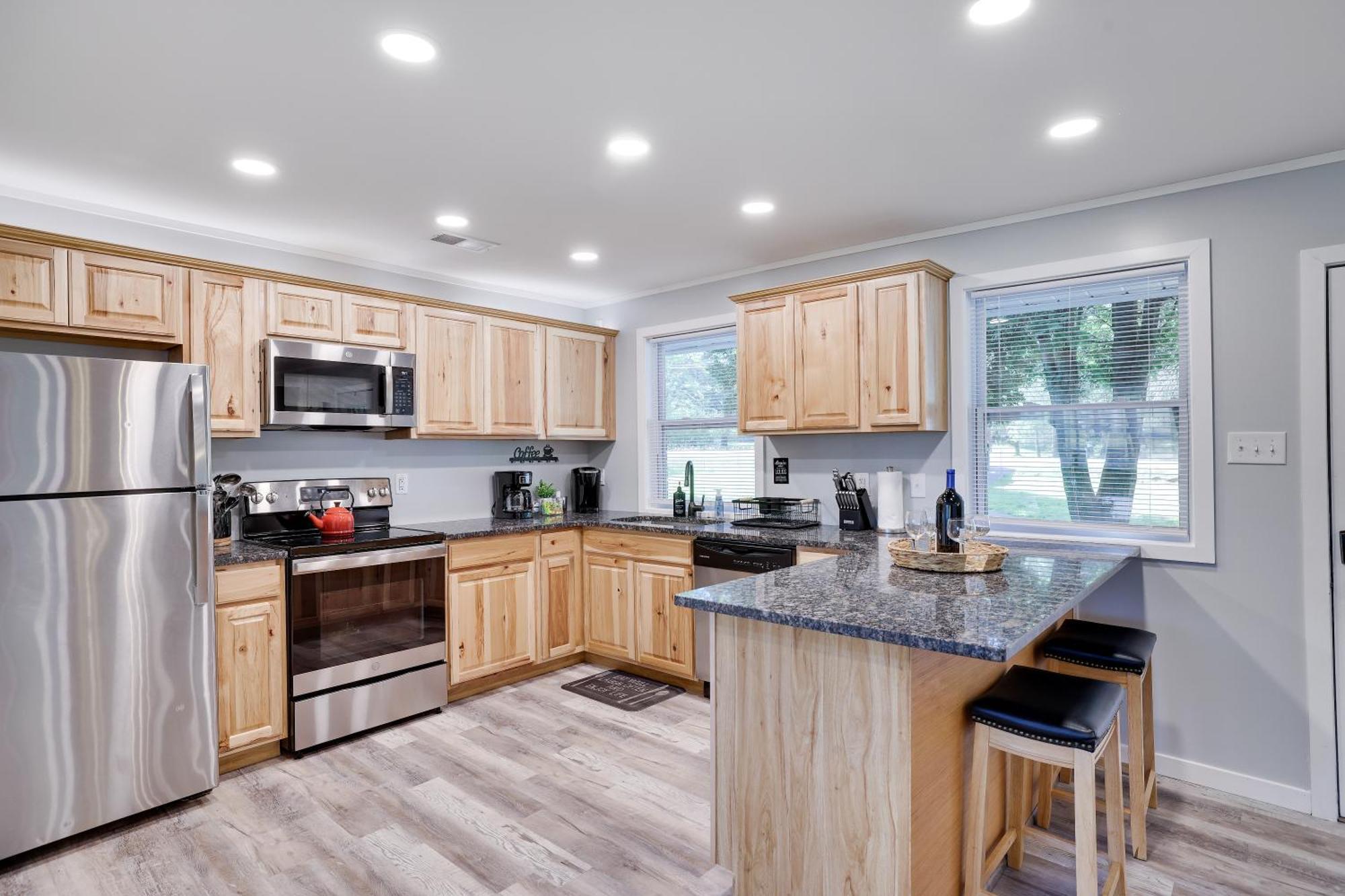 Poconos Brand New Lakefront Oasis 1 Acre, Hottub Gameroom Firepits Talk About Privacy Albrightsville 외부 사진