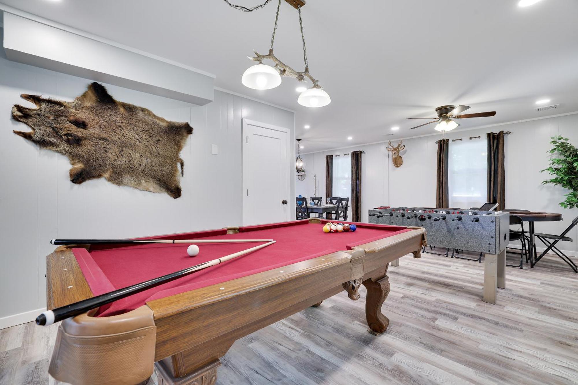 Poconos Brand New Lakefront Oasis 1 Acre, Hottub Gameroom Firepits Talk About Privacy Albrightsville 외부 사진