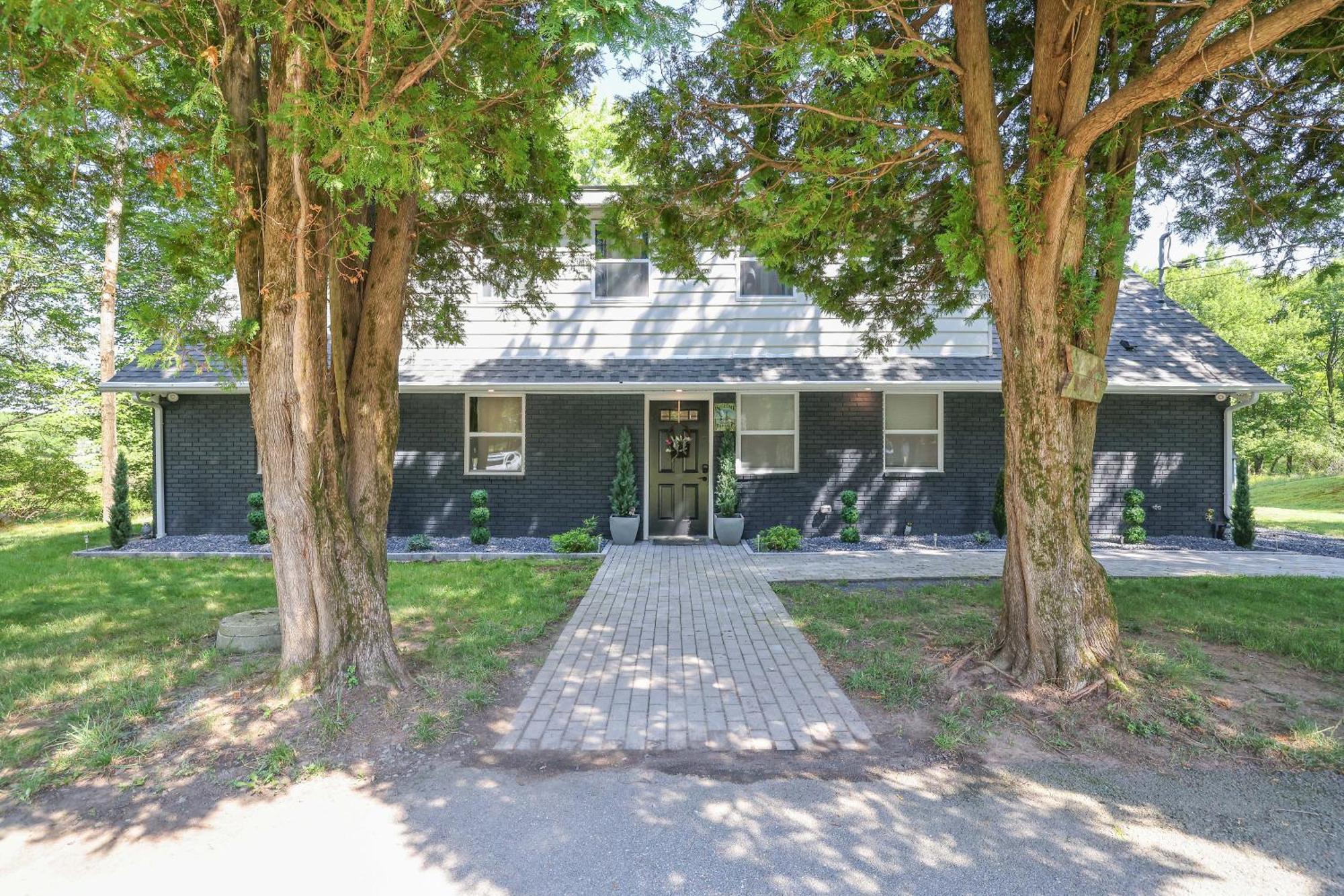 Poconos Brand New Lakefront Oasis 1 Acre, Hottub Gameroom Firepits Talk About Privacy Albrightsville 외부 사진